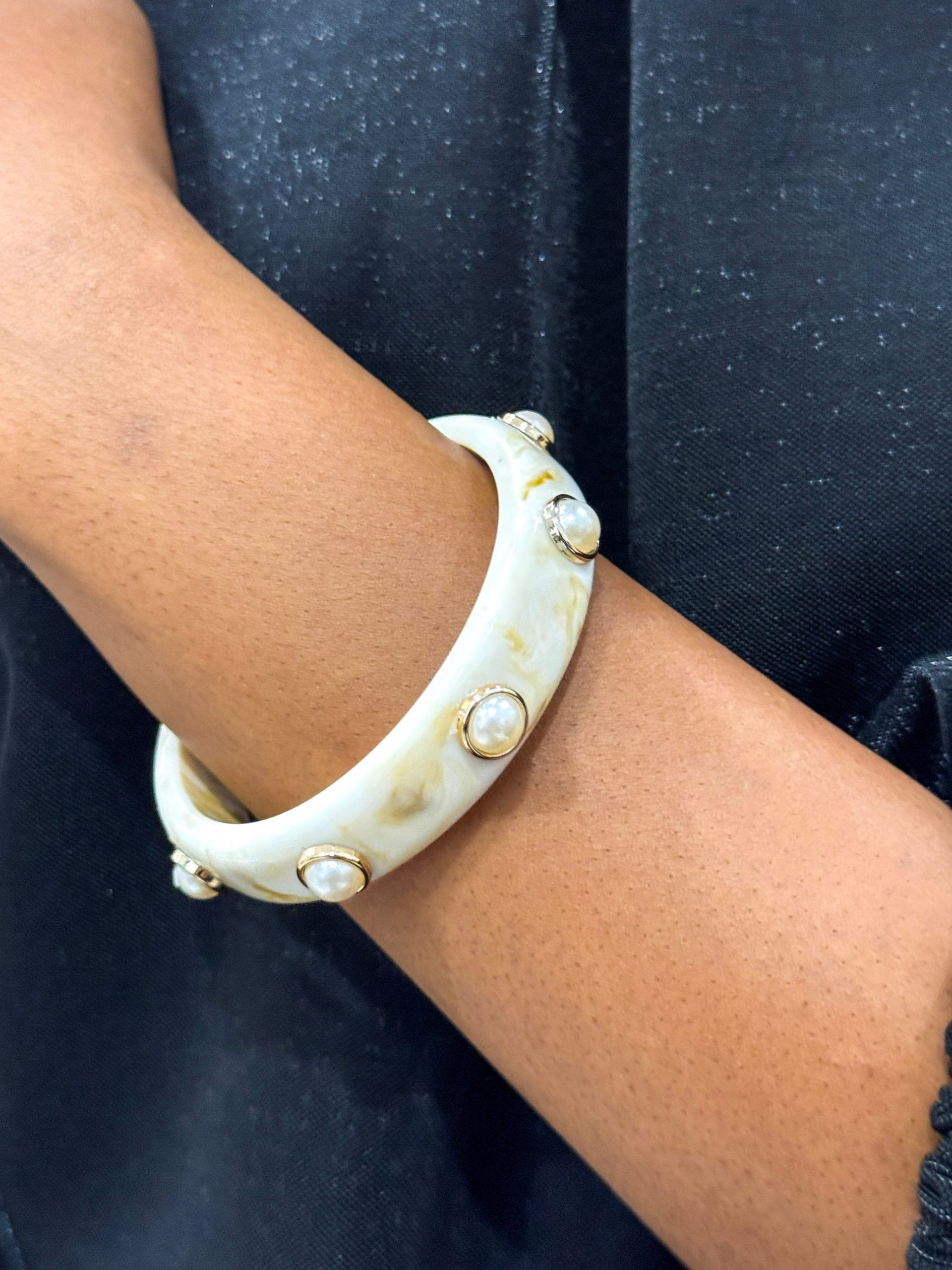 Pearl Acrylic Shell Bracelet - Image 2